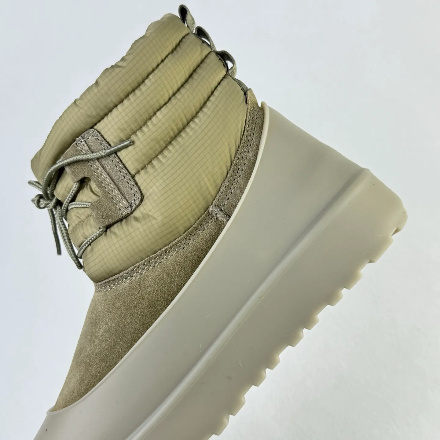 Pick up locally 💰760 Core recommendation Good price Size correction Men's and women's shoes UGG Mini Lace-Up Weather dual-purpose detachable winter neutral snow boots 1120849 Overseas shopping high-end retail version Combination midsole is lightweight and non-slip Real sheep fur integrated Size: 35 36 37 38 39 40 41 42 43 44 45 46